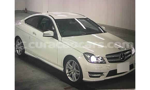 Buy Import Mercedes-Benz 190 (W201) White Car in Import - Dubai in Curacao Buy Import Mercedes-Benz 190 (W201) White Car in Import - Dubai in Curacao