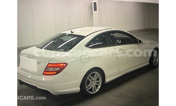 Buy Import Mercedes-Benz 190 (W201) White Car in Import - Dubai in Curacao Buy Import Mercedes-Benz 190 (W201) White Car in Import - Dubai in Curacao