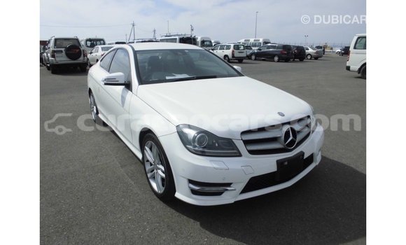 Buy Import Mercedes-Benz 190 (W201) White Car in Import - Dubai in Curacao Buy Import Mercedes-Benz 190 (W201) White Car in Import - Dubai in Curacao