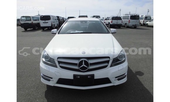 Buy Import Mercedes-Benz 190 (W201) White Car in Import - Dubai in Curacao Buy Import Mercedes-Benz 190 (W201) White Car in Import - Dubai in Curacao