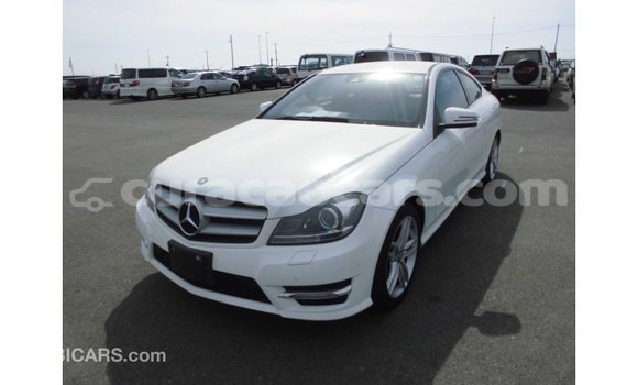 Buy Import Mercedes-Benz 190 (W201) White Car in Import - Dubai in Curacao Buy Import Mercedes-Benz 190 (W201) White Car in Import - Dubai in Curacao