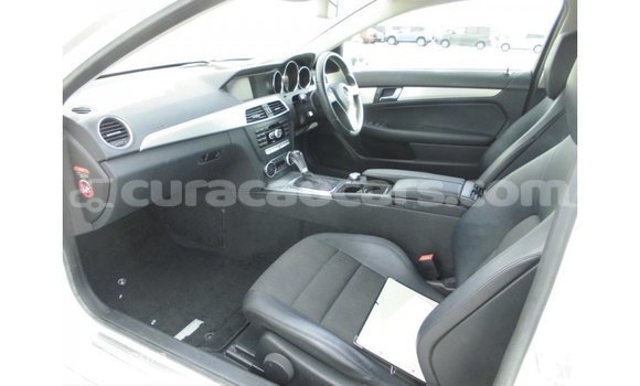 Buy Import Mercedes-Benz 190 (W201) White Car in Import - Dubai in Curacao Buy Import Mercedes-Benz 190 (W201) White Car in Import - Dubai in Curacao