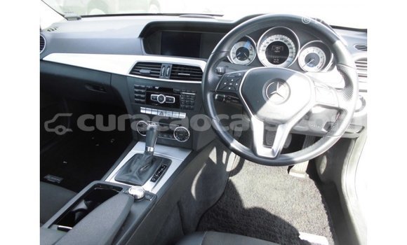 Buy Import Mercedes-Benz 190 (W201) White Car in Import - Dubai in Curacao Buy Import Mercedes-Benz 190 (W201) White Car in Import - Dubai in Curacao