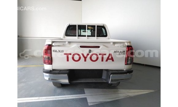 Buy Import Toyota Hilux White Car in Import - Dubai in Curacao Buy Import Toyota Hilux White Car in Import - Dubai in Curacao