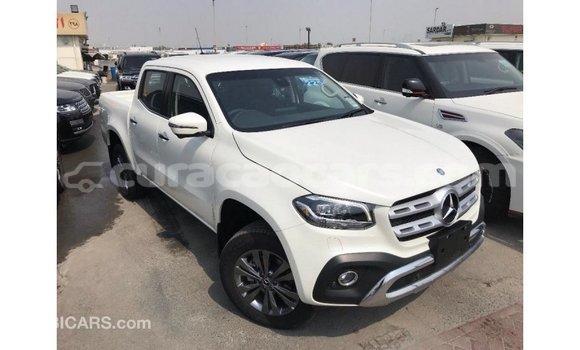 Buy Import Mercedes-Benz 250 White Car in Import - Dubai in Curacao Buy Import Mercedes-Benz 250 White Car in Import - Dubai in Curacao