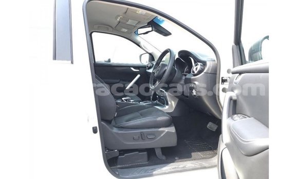 Buy Import Mercedes-Benz 250 White Car in Import - Dubai in Curacao Buy Import Mercedes-Benz 250 White Car in Import - Dubai in Curacao