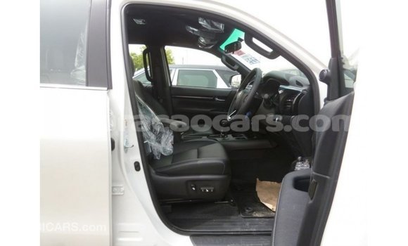 Buy Import Toyota Hilux White Car in Import - Dubai in Curacao Buy Import Toyota Hilux White Car in Import - Dubai in Curacao