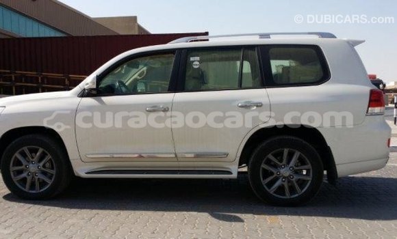 Buy Import Toyota Land Cruiser White Car in Import - Dubai in Curacao Buy Import Toyota Land Cruiser White Car in Import - Dubai in Curacao