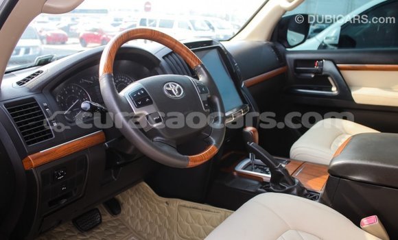 Buy Import Toyota Land Cruiser White Car in Import - Dubai in Curacao Buy Import Toyota Land Cruiser White Car in Import - Dubai in Curacao