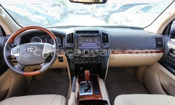 Buy Import Toyota Land Cruiser White Car in Import - Dubai in Curacao Buy Import Toyota Land Cruiser White Car in Import - Dubai in Curacao