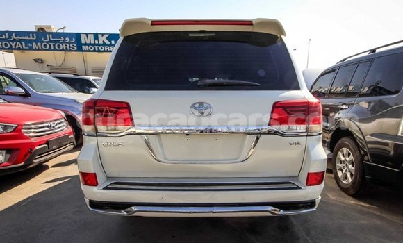 Buy Import Toyota Land Cruiser White Car in Import - Dubai in Curacao Buy Import Toyota Land Cruiser White Car in Import - Dubai in Curacao