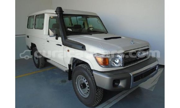 Buy Import Abarth 595 White Car in Import - Dubai in Curacao