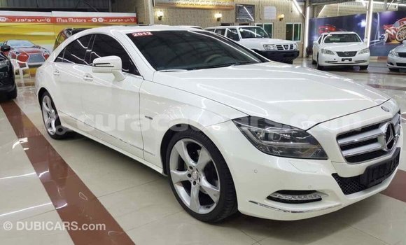 Buy Import Mercedes-Benz 190 (W201) White Car in Import - Dubai in Curacao Buy Import Mercedes-Benz 190 (W201) White Car in Import - Dubai in Curacao
