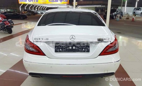 Buy Import Mercedes-Benz 190 (W201) White Car in Import - Dubai in Curacao Buy Import Mercedes-Benz 190 (W201) White Car in Import - Dubai in Curacao