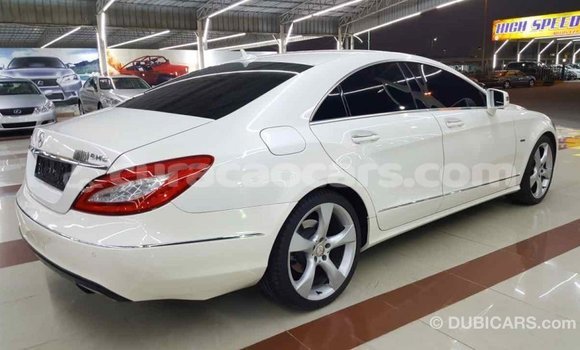 Buy Import Mercedes-Benz 190 (W201) White Car in Import - Dubai in Curacao Buy Import Mercedes-Benz 190 (W201) White Car in Import - Dubai in Curacao