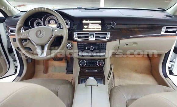 Buy Import Mercedes-Benz 190 (W201) White Car in Import - Dubai in Curacao Buy Import Mercedes-Benz 190 (W201) White Car in Import - Dubai in Curacao