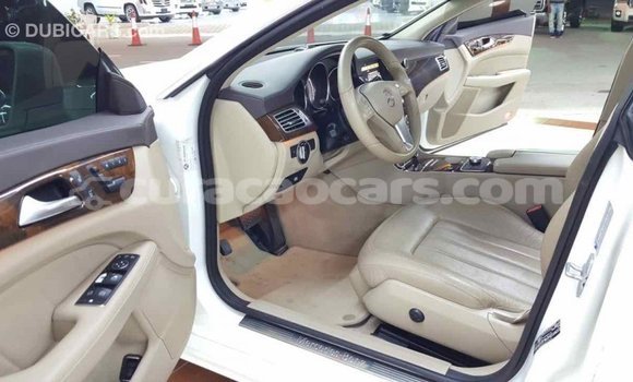 Buy Import Mercedes-Benz 190 (W201) White Car in Import - Dubai in Curacao Buy Import Mercedes-Benz 190 (W201) White Car in Import - Dubai in Curacao