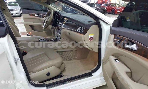Buy Import Mercedes-Benz 190 (W201) White Car in Import - Dubai in Curacao Buy Import Mercedes-Benz 190 (W201) White Car in Import - Dubai in Curacao