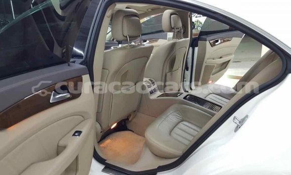 Buy Import Mercedes-Benz 190 (W201) White Car in Import - Dubai in Curacao