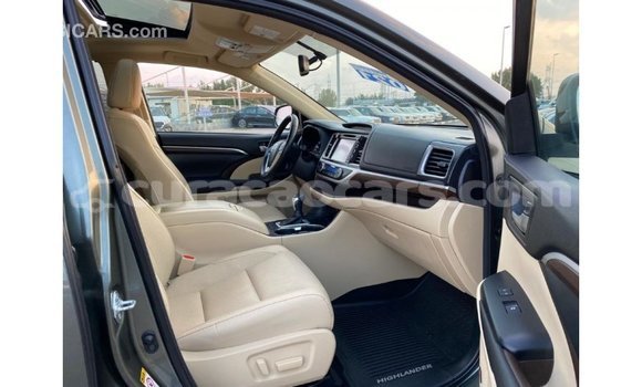 Buy Import Toyota Highlander Green Car in Import - Dubai in Curacao Buy Import Toyota Highlander Green Car in Import - Dubai in Curacao