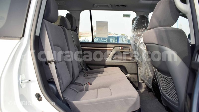 Big with watermark toyota land cruiser curacao import dubai 1773