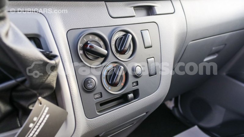 Big with watermark nissan urvan curacao import dubai 1864