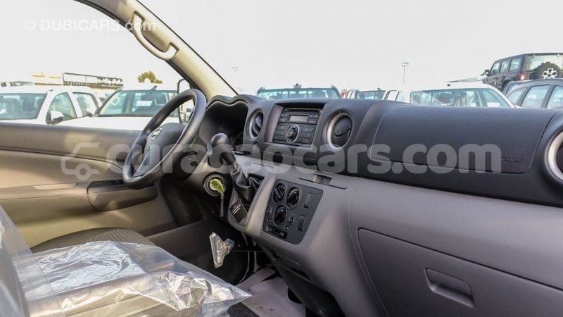 Big with watermark nissan urvan curacao import dubai 1864