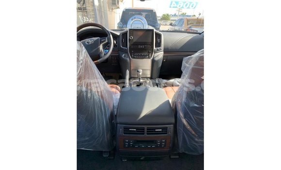 Buy Import Toyota Land Cruiser White Car in Import - Dubai in Curacao Buy Import Toyota Land Cruiser White Car in Import - Dubai in Curacao