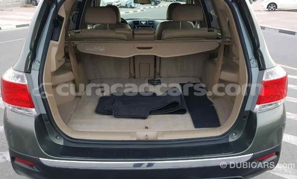 Buy Import Toyota Highlander Green Car in Import - Dubai in Curacao Buy Import Toyota Highlander Green Car in Import - Dubai in Curacao