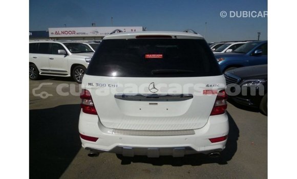Buy Import Mercedes-Benz 190 (W201) White Car in Import - Dubai in Curacao Buy Import Mercedes-Benz 190 (W201) White Car in Import - Dubai in Curacao