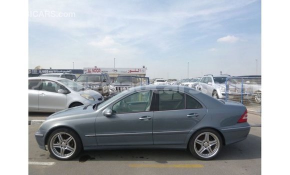 Buy Import Mercedes-Benz 190 (W201) Blue Car in Import - Dubai in Curacao Buy Import Mercedes-Benz 190 (W201) Blue Car in Import - Dubai in Curacao