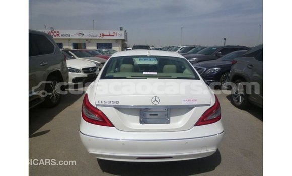 Buy Import Mercedes-Benz 190 (W201) White Car in Import - Dubai in Curacao Buy Import Mercedes-Benz 190 (W201) White Car in Import - Dubai in Curacao