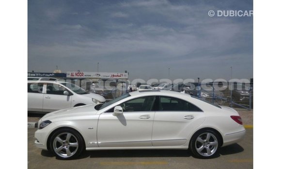 Buy Import Mercedes-Benz 190 (W201) White Car in Import - Dubai in Curacao Buy Import Mercedes-Benz 190 (W201) White Car in Import - Dubai in Curacao