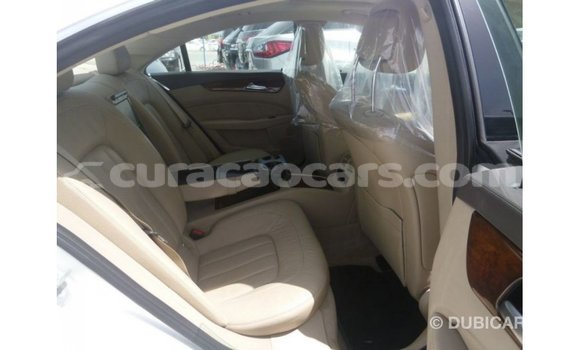 Buy Import Mercedes-Benz 190 (W201) White Car in Import - Dubai in Curacao Buy Import Mercedes-Benz 190 (W201) White Car in Import - Dubai in Curacao