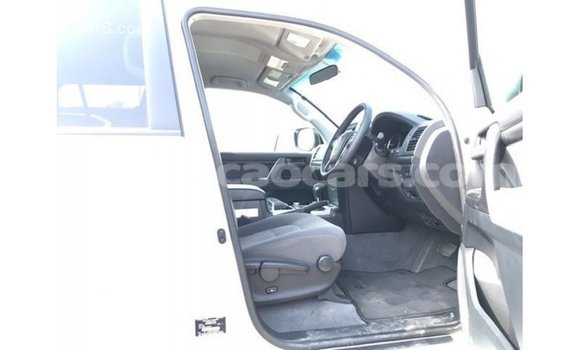 Buy Import Toyota Land Cruiser White Car in Import - Dubai in Curacao Buy Import Toyota Land Cruiser White Car in Import - Dubai in Curacao