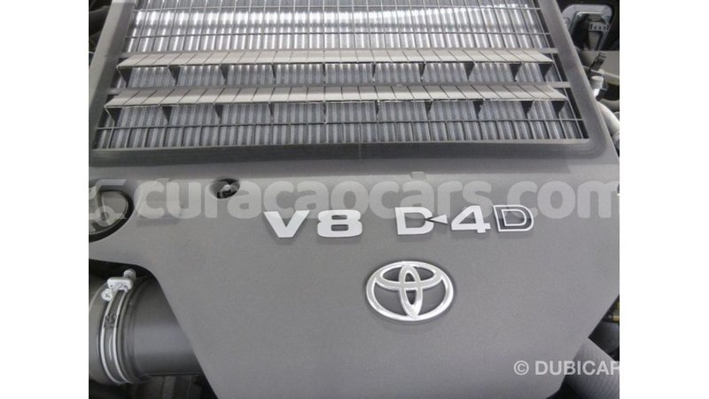 Big with watermark toyota land cruiser curacao import dubai 2333