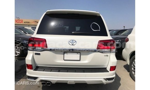 Buy Import Toyota Land Cruiser White Car in Import - Dubai in Curacao Buy Import Toyota Land Cruiser White Car in Import - Dubai in Curacao