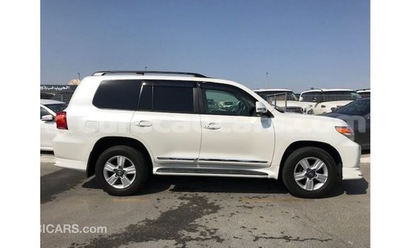 Buy Import Toyota Land Cruiser White Car in Import - Dubai in Curacao Buy Import Toyota Land Cruiser White Car in Import - Dubai in Curacao