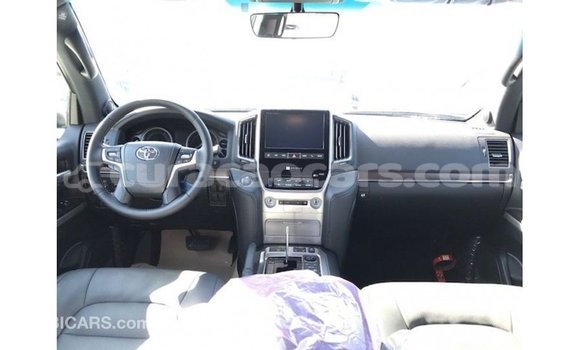 Buy Import Toyota Land Cruiser White Car in Import - Dubai in Curacao Buy Import Toyota Land Cruiser White Car in Import - Dubai in Curacao