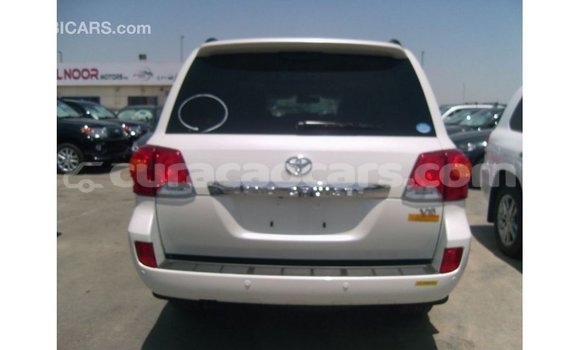 Buy Import Toyota Land Cruiser White Car in Import - Dubai in Curacao Buy Import Toyota Land Cruiser White Car in Import - Dubai in Curacao