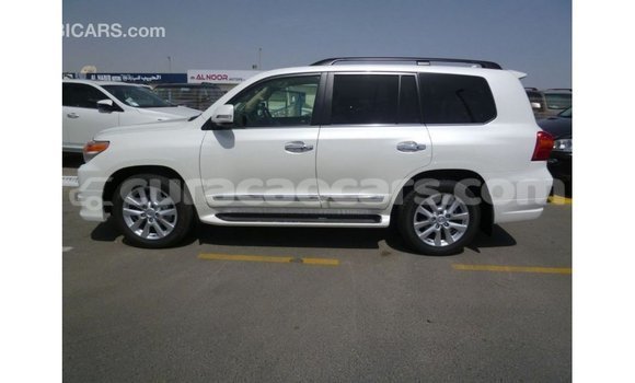 Buy Import Toyota Land Cruiser White Car in Import - Dubai in Curacao Buy Import Toyota Land Cruiser White Car in Import - Dubai in Curacao