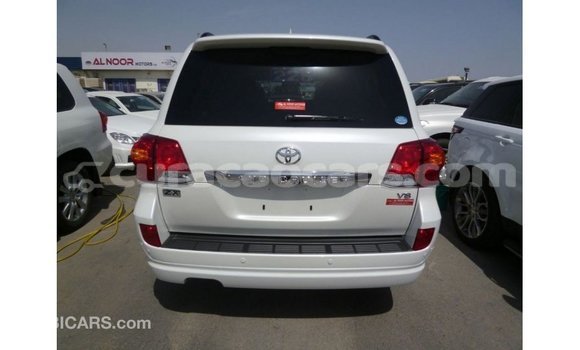 Buy Import Toyota Land Cruiser White Car in Import - Dubai in Curacao Buy Import Toyota Land Cruiser White Car in Import - Dubai in Curacao