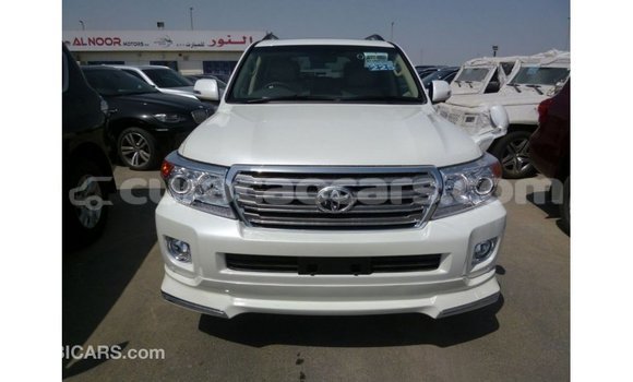 Buy Import Toyota Land Cruiser White Car in Import - Dubai in Curacao Buy Import Toyota Land Cruiser White Car in Import - Dubai in Curacao