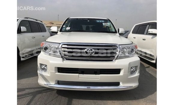 Buy Import Toyota Land Cruiser White Car in Import - Dubai in Curacao Buy Import Toyota Land Cruiser White Car in Import - Dubai in Curacao