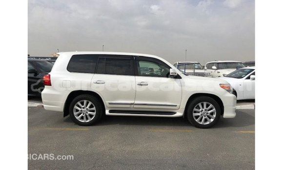 Buy Import Toyota Land Cruiser White Car in Import - Dubai in Curacao Buy Import Toyota Land Cruiser White Car in Import - Dubai in Curacao