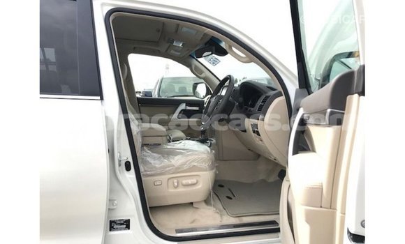 Buy Import Toyota Land Cruiser White Car in Import - Dubai in Curacao Buy Import Toyota Land Cruiser White Car in Import - Dubai in Curacao
