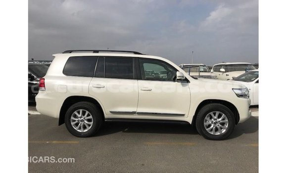 Buy Import Toyota Land Cruiser White Car in Import - Dubai in Curacao Buy Import Toyota Land Cruiser White Car in Import - Dubai in Curacao