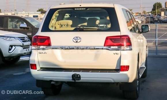 Buy Import Toyota Land Cruiser White Car in Import - Dubai in Curacao