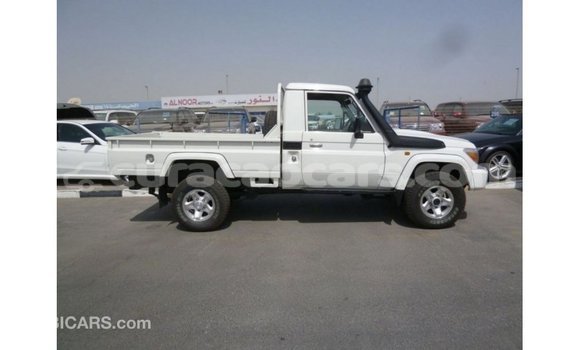 Buy Import Toyota Land Cruiser White Car in Import - Dubai in Curacao Buy Import Toyota Land Cruiser White Car in Import - Dubai in Curacao