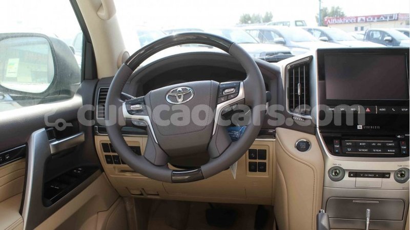 Big with watermark toyota hilux curacao import dubai 2550